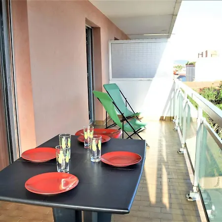 Climatise 2p Avec Parking, Proche Et Commerces A - Fr-1-226b-99