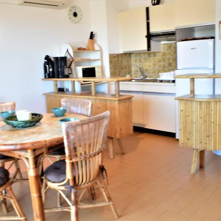 Apartment Climatise 2p Avec Parking, Proche Et Commerces A - Fr-1-226b-99 Cavalaire-sur-Mer