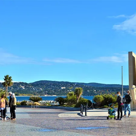 Climatise 2p Avec Parking, Proche Et Commerces A - Fr-1-226b-99