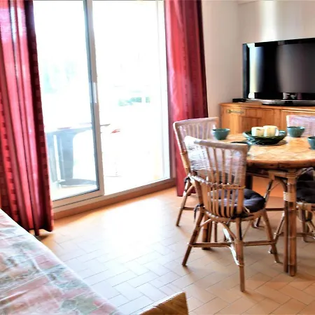 Climatise 2p Avec Parking, Proche Et Commerces A - Fr-1-226b-99