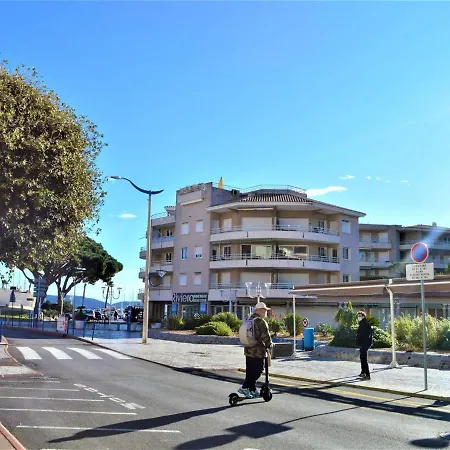 Apartment Climatise 2p Avec Parking, Proche Et Commerces A - Fr-1-226b-99 Cavalaire-sur-Mer